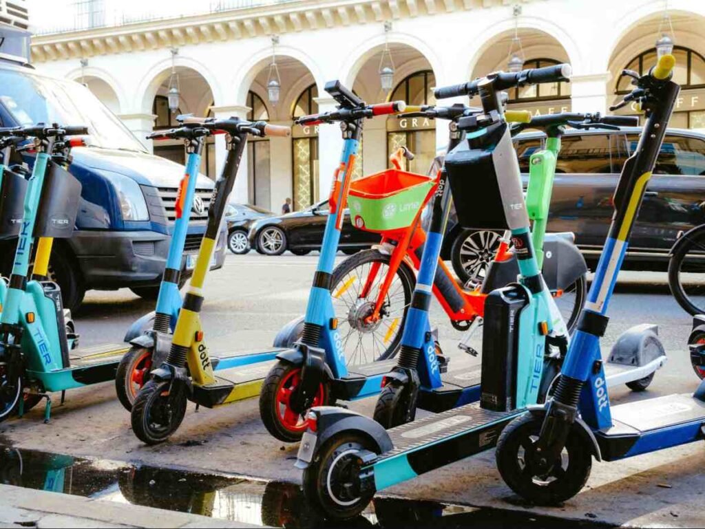 manual folding vs auto-folding scooters