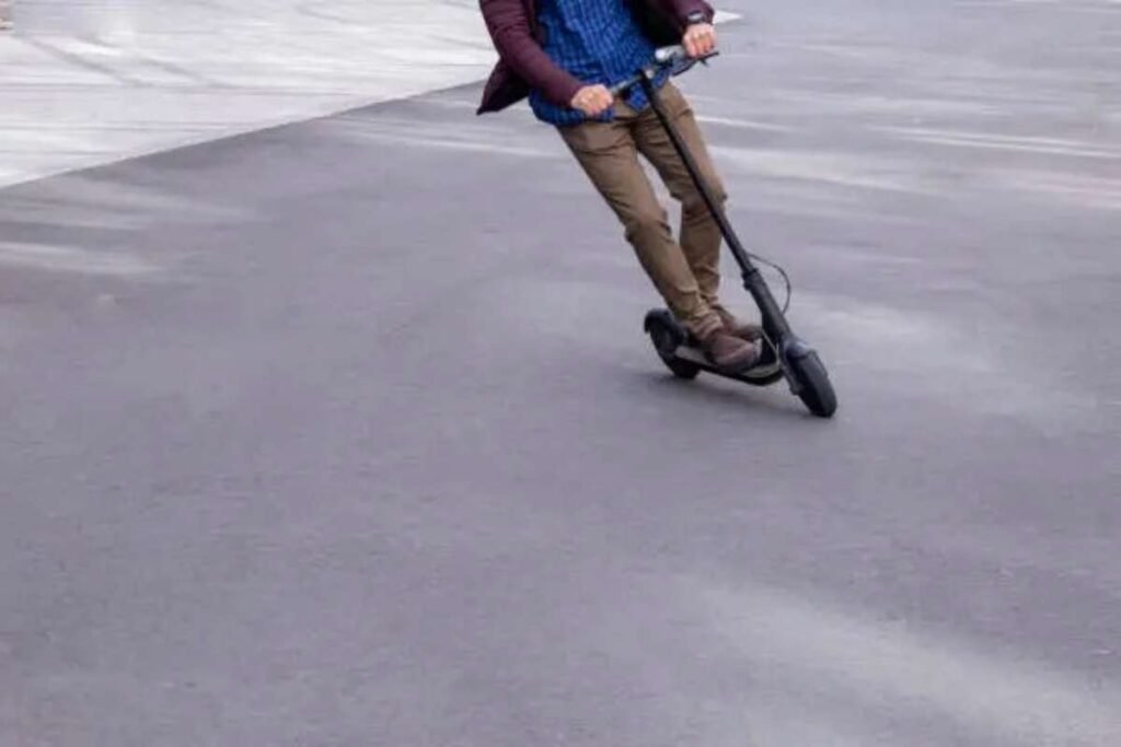 manual folding vs auto-folding scooters